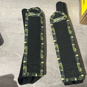 NWT 1 pair bike pedal straps. Camo and black